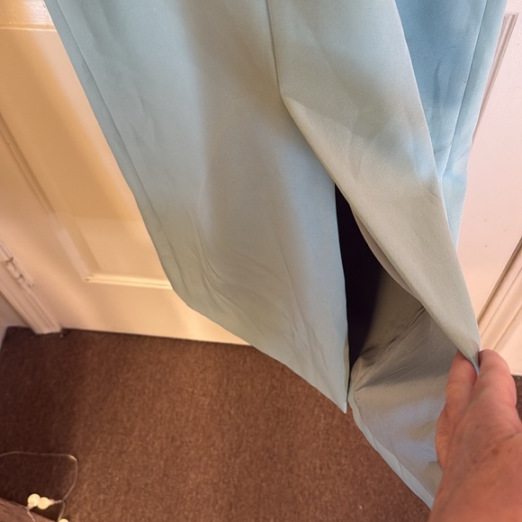 MAC DUGGAL
Green Crepe Fitted Midi Dress With Bow And Beaded Trim - Picture 13 of 15